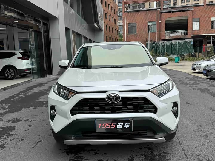Фото 2 - Toyota RAV4