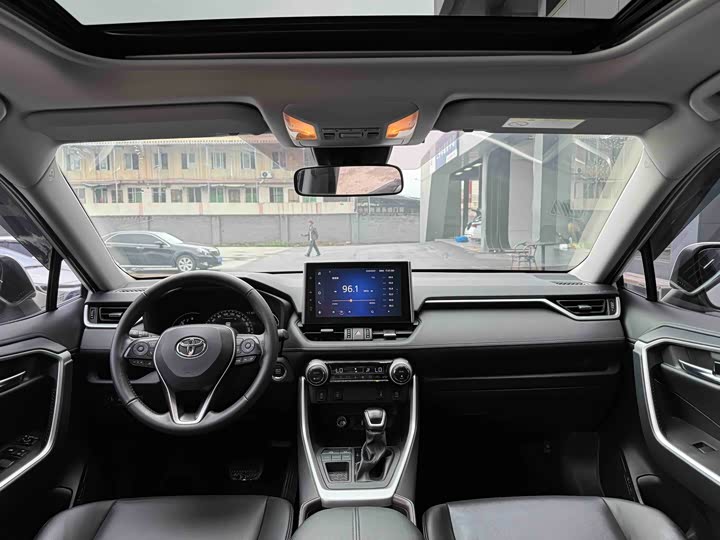 Фото 5 - Toyota RAV4