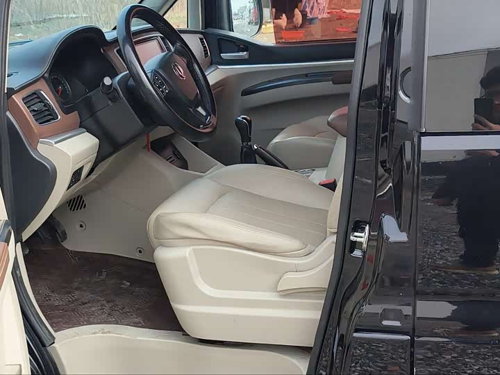 Фото 8 - Dongfeng Forthing Lingzhi M5