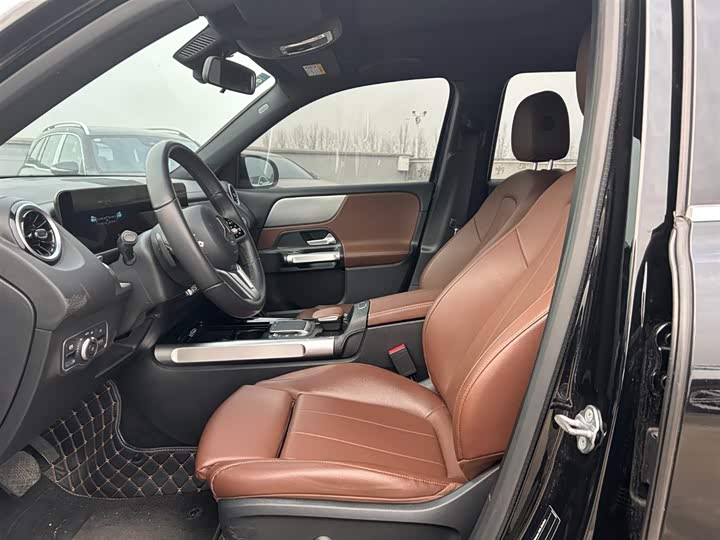 Photo 8 - Mercedes-Benz GLB-Class