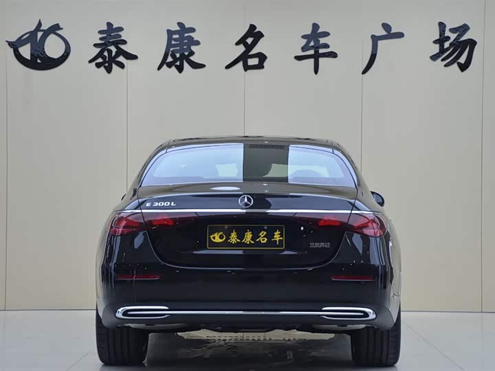 Фото 3 - Mercedes-Benz E-Class