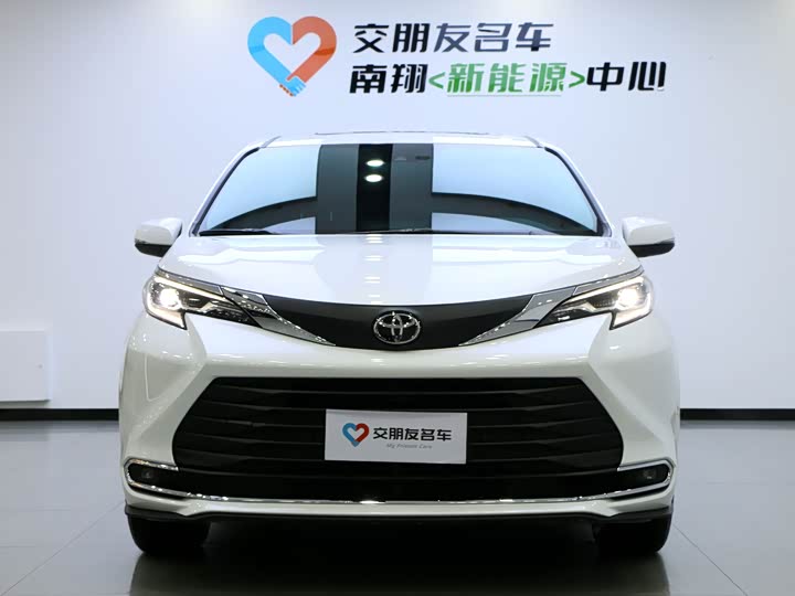 Photo 2 - Toyota Sienna