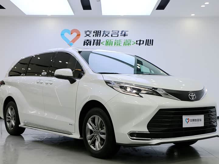 Photo 3 - Toyota Sienna