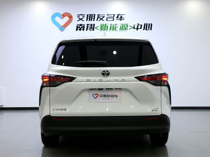 Photo 5 - Toyota Sienna