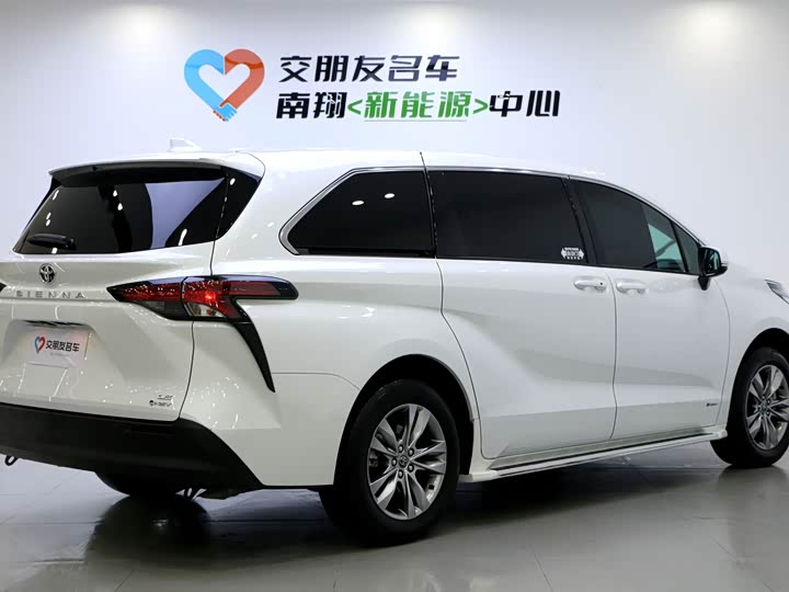 Photo 6 - Toyota Sienna