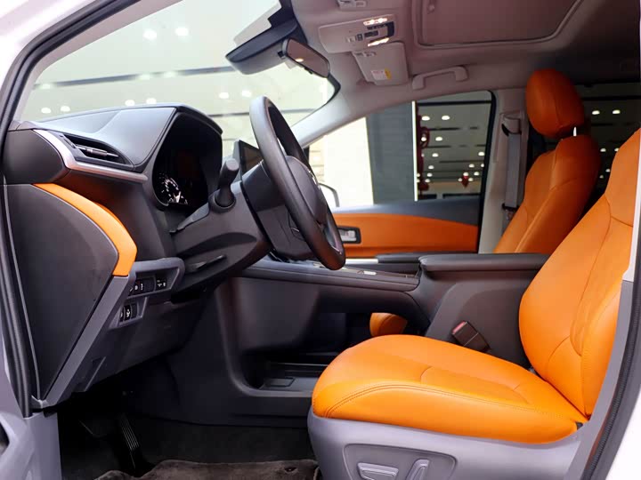 Photo 9 - Toyota Sienna