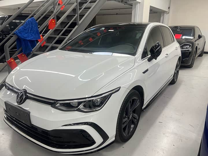 Фото 1 - Volkswagen Golf