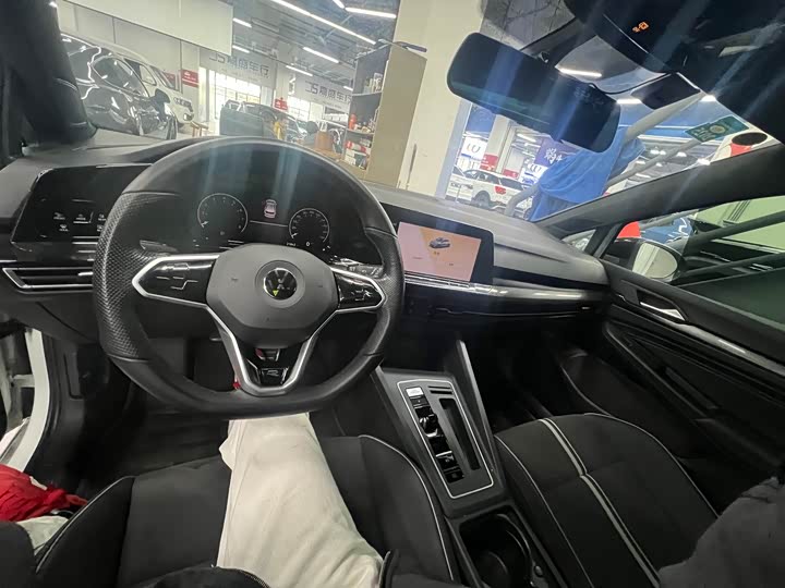 Фото 5 - Volkswagen Golf