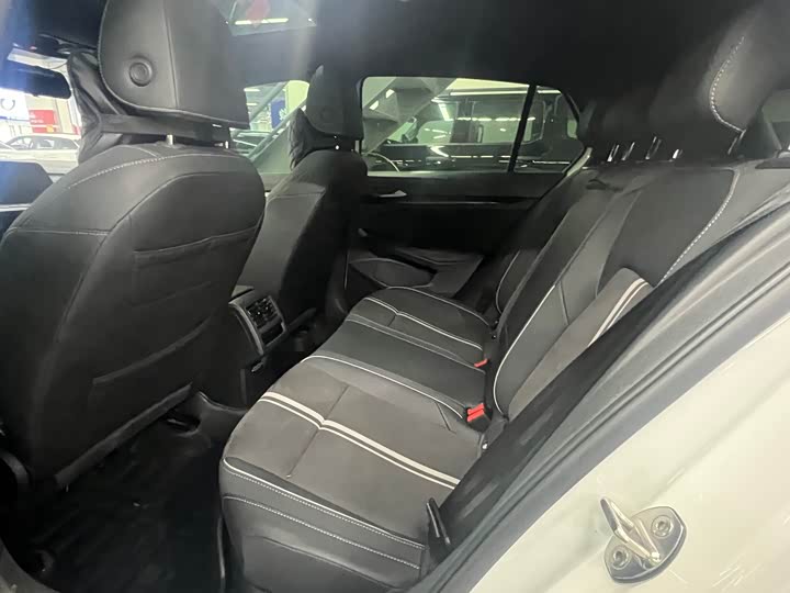 Фото 7 - Volkswagen Golf