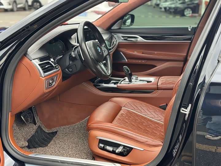 Фото 4 - BMW 7 Series