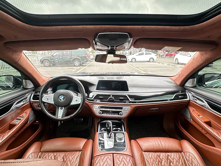 Фото 6 - BMW 7 Series