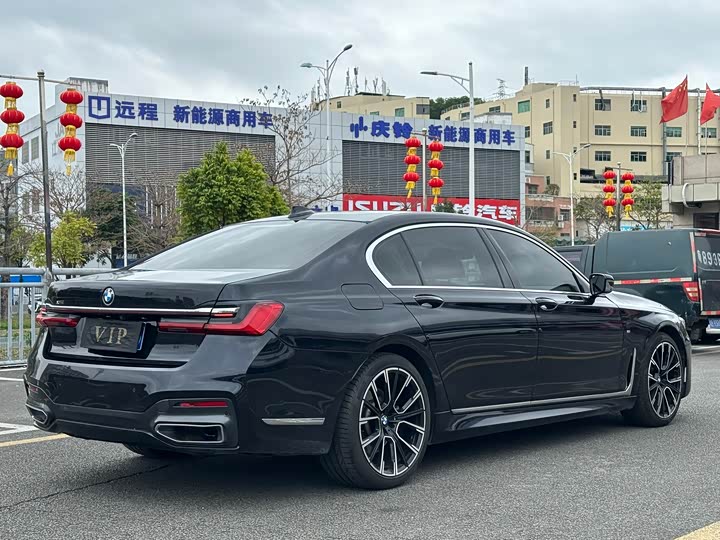 Фото 8 - BMW 7 Series