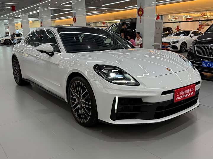 Фото 3 - Porsche Panamera