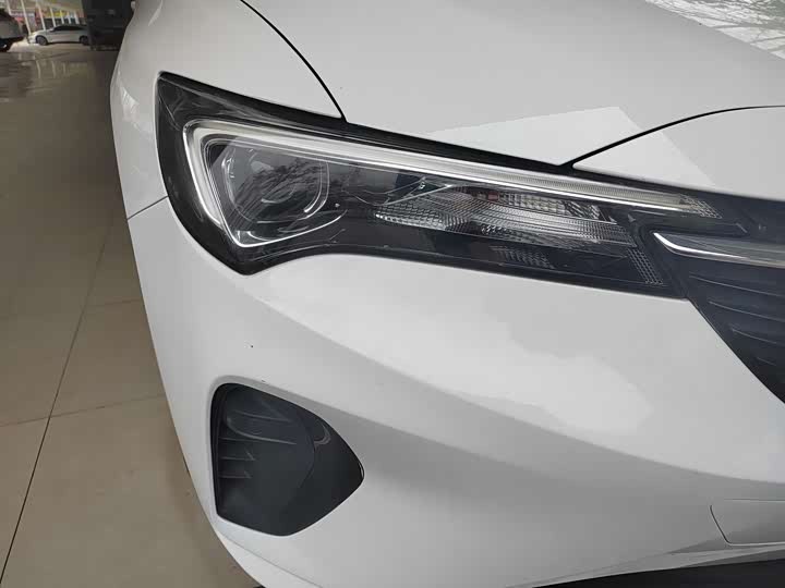 Photo 9 - Buick Verano