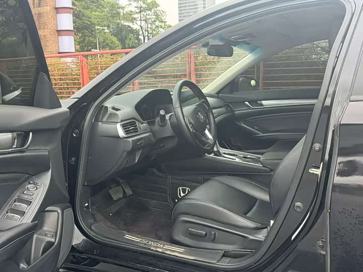 Фото 6 - Honda Accord