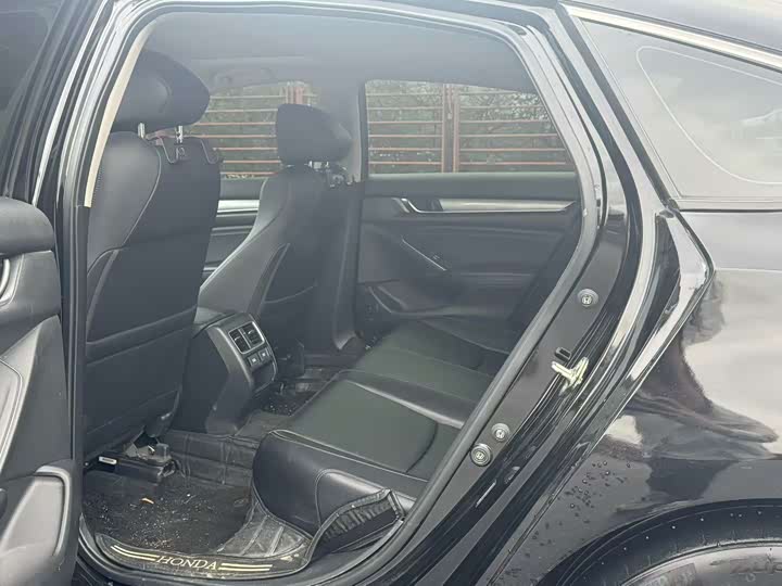 Фото 7 - Honda Accord