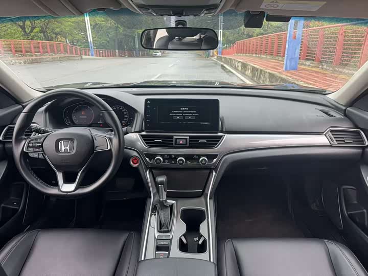 Фото 8 - Honda Accord