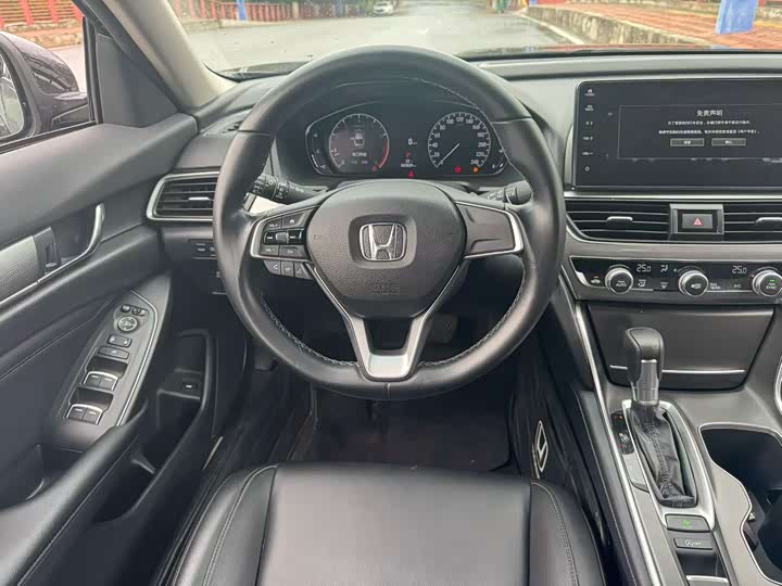Фото 9 - Honda Accord