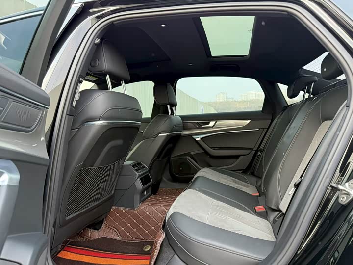 Фото 4 - Audi A6L