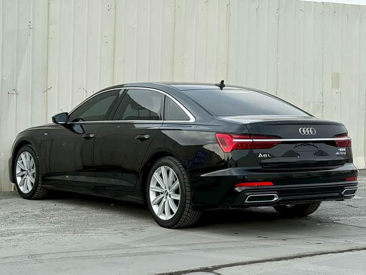 Фото 7 - Audi A6L