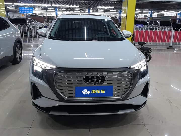 Фото 2 - Audi Q5 e-tron