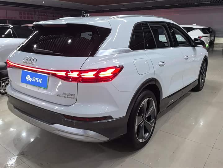 Фото 3 - Audi Q5 e-tron