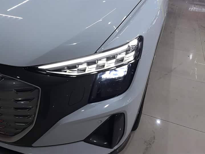 Фото 5 - Audi Q5 e-tron