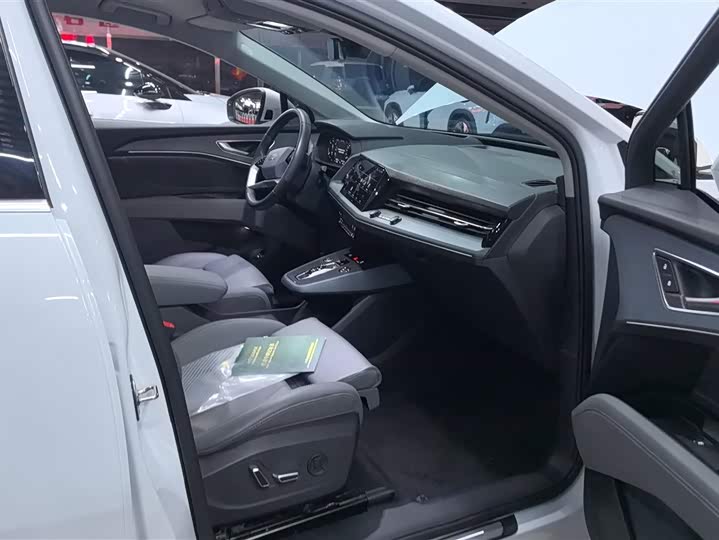 Фото 8 - Audi Q5 e-tron