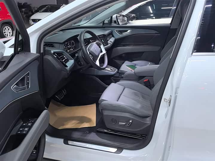 Фото 9 - Audi Q5 e-tron