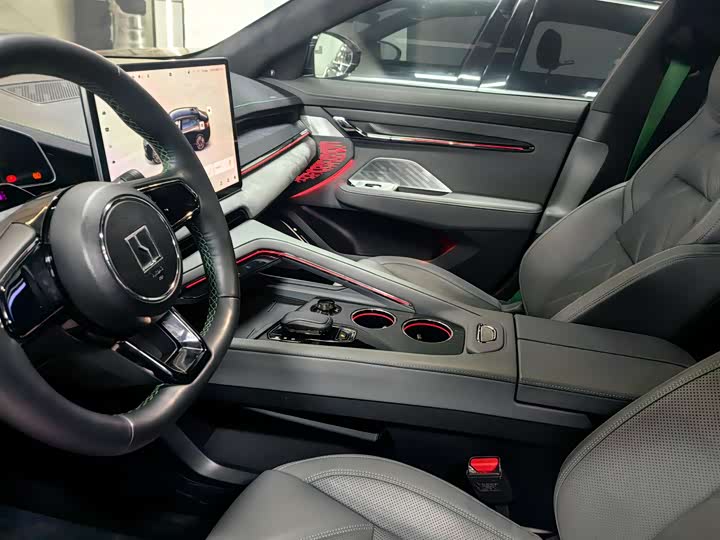 Фото 6 - Zeekr 001