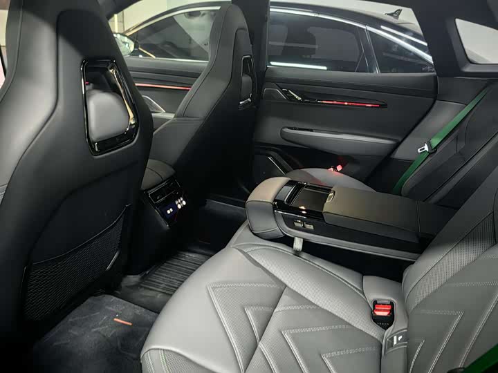 Фото 7 - Zeekr 001