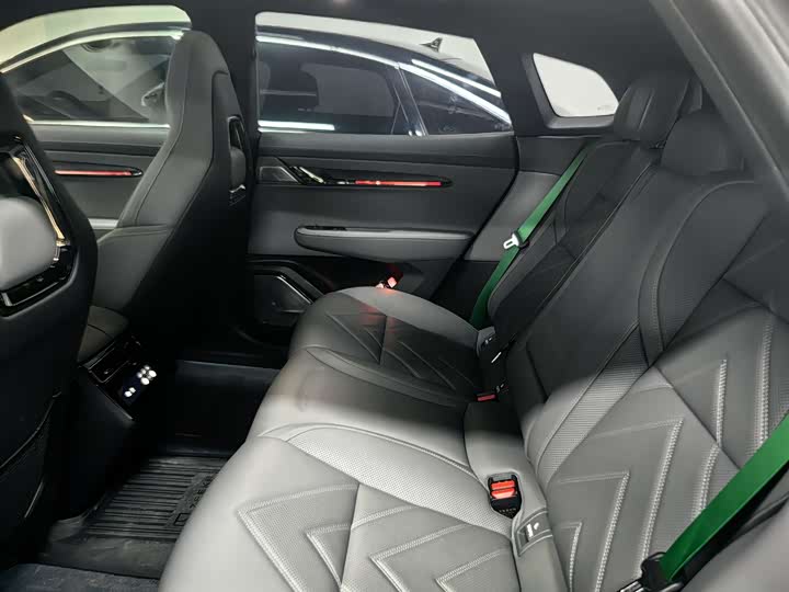 Фото 8 - Zeekr 001