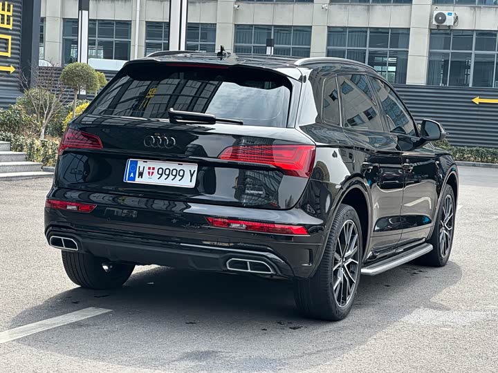 Фото 7 - Audi Q5L