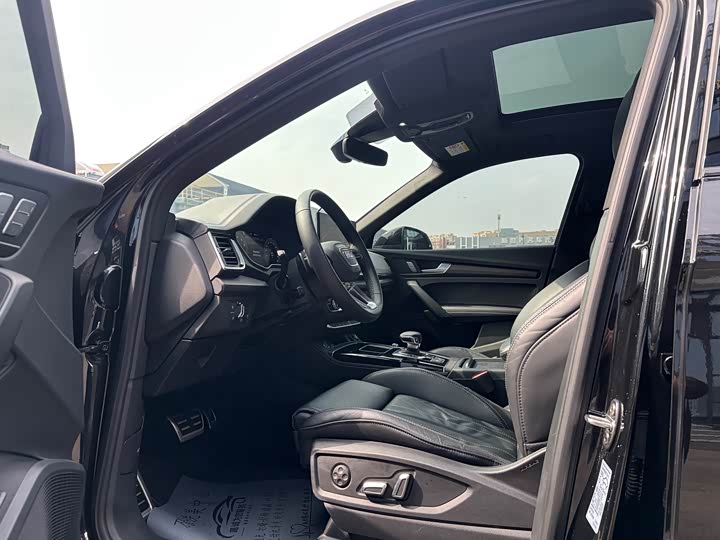 Фото 8 - Audi Q5L