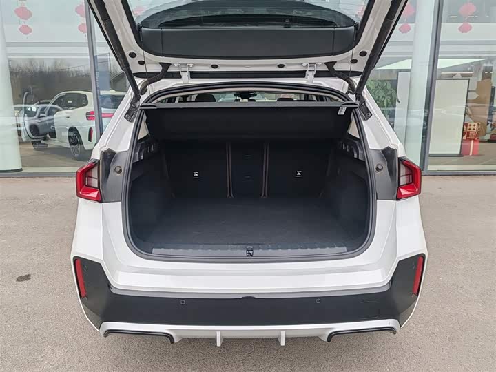 Фото 8 - BMW iX1