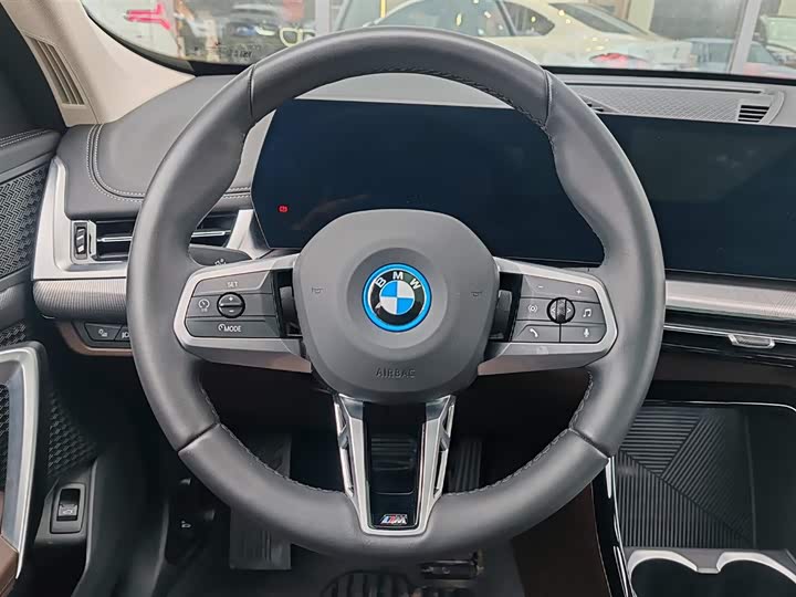 Фото 9 - BMW iX1