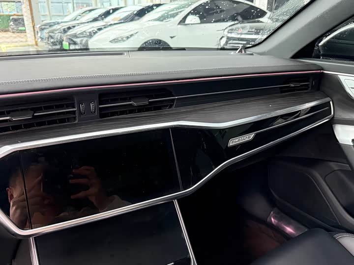 Фото 6 - Audi A6L