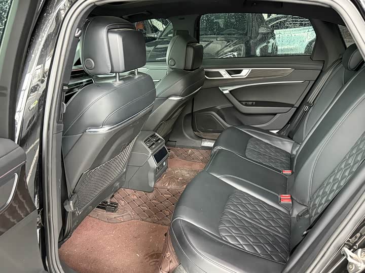 Фото 9 - Audi A6L