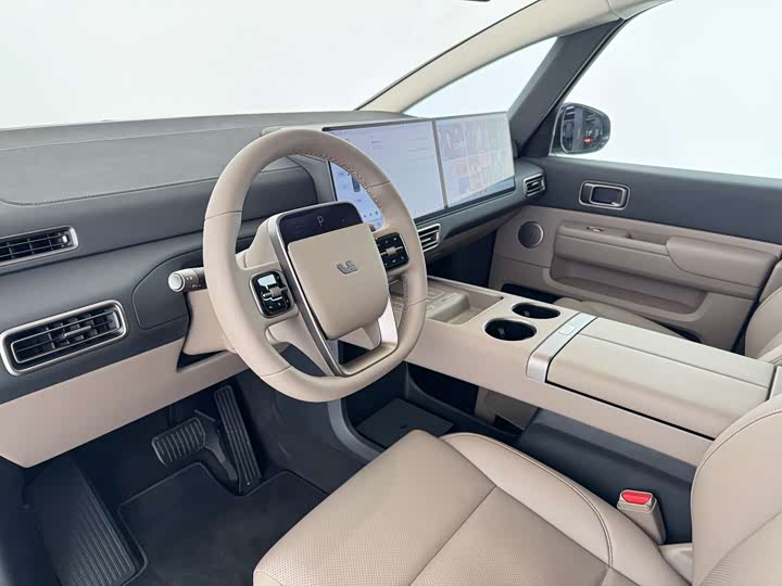 Фото 4 - LiXiang Mega