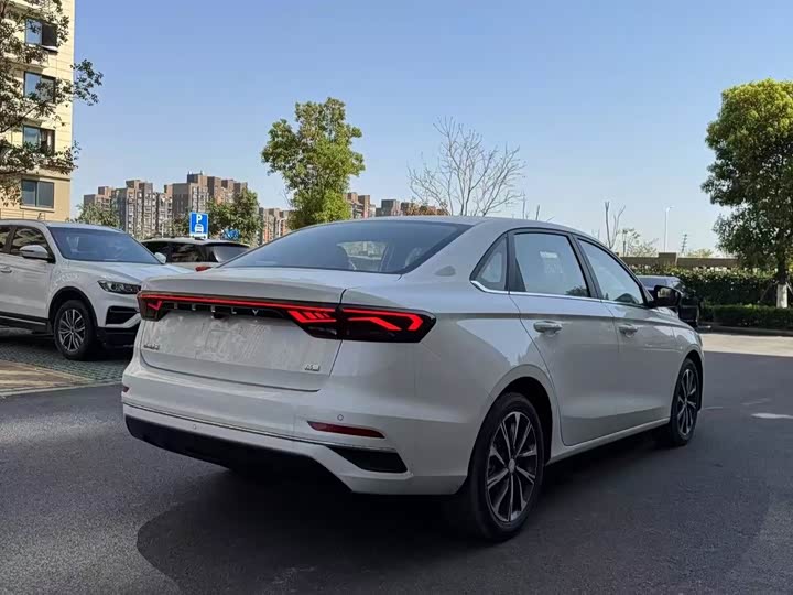 Фото 7 - Geely Emgrand