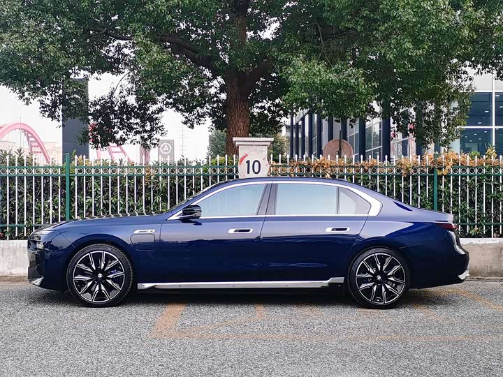 Фото 3 - BMW 7 Series Hybrid