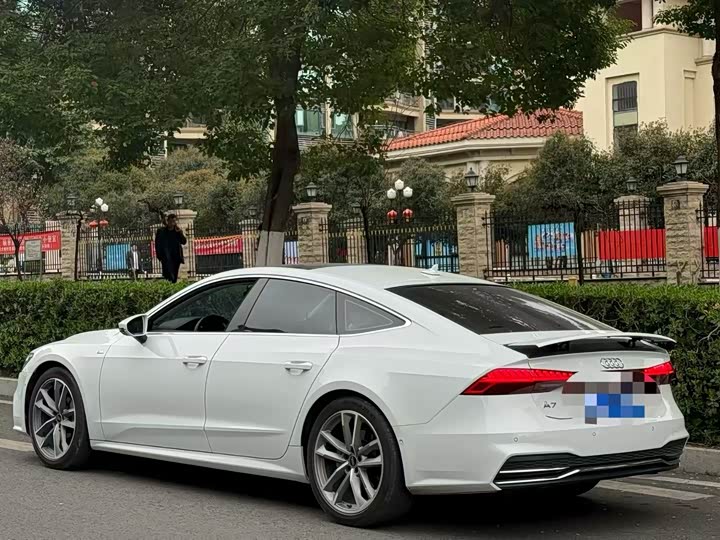 Фото 2 - Audi A7