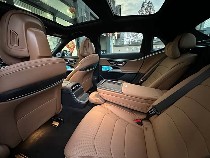 Photo 7 - Mercedes-Benz E-Class