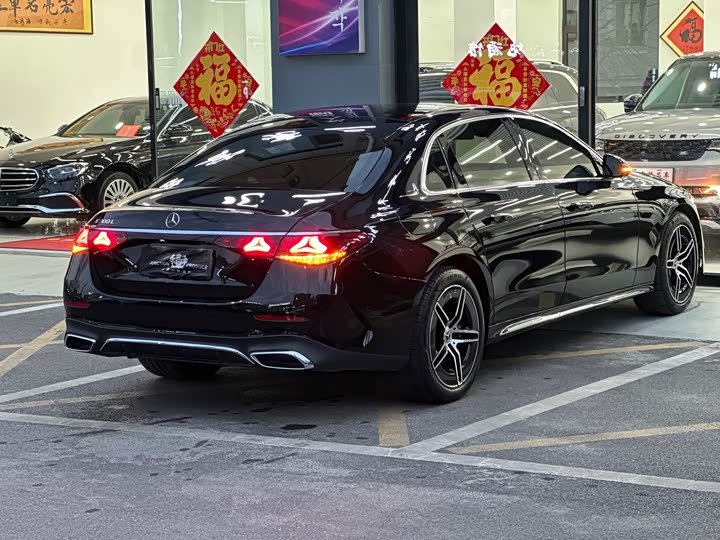 Photo 9 - Mercedes-Benz E-Class