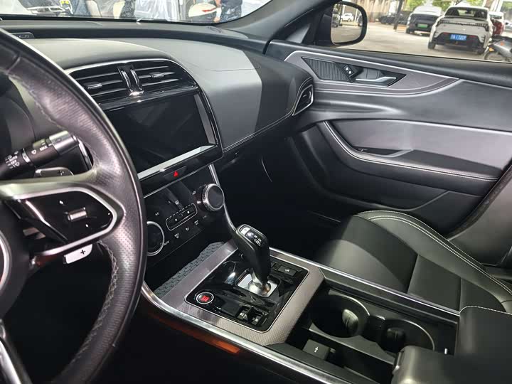 Фото 5 - Jaguar XE L