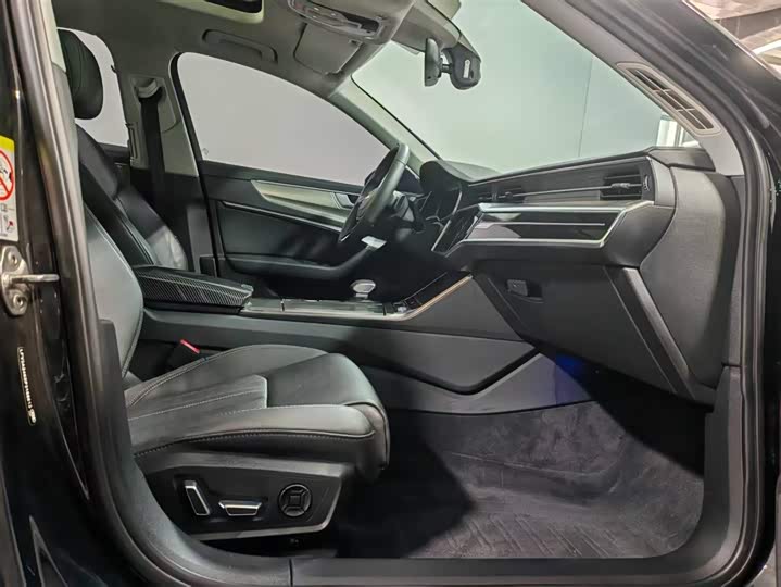 Фото 7 - Audi A6L