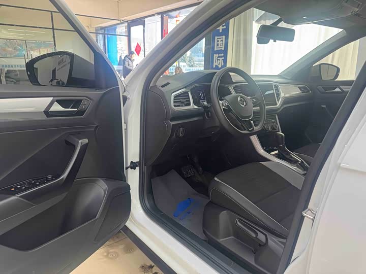 Фото 7 - Volkswagen T-Roc