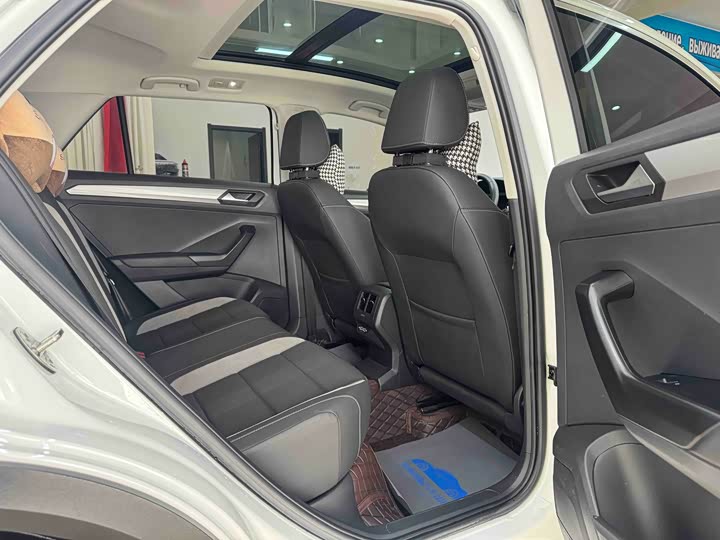 Фото 9 - Volkswagen T-Roc