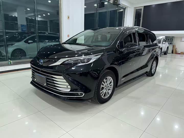 Photo 1 - Toyota Sienna