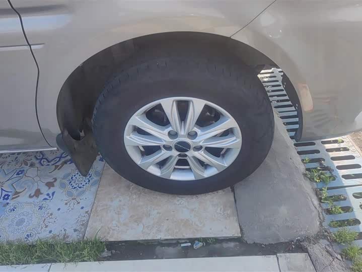 Photo 6 - Dongfeng Forthing Lingzhi M5